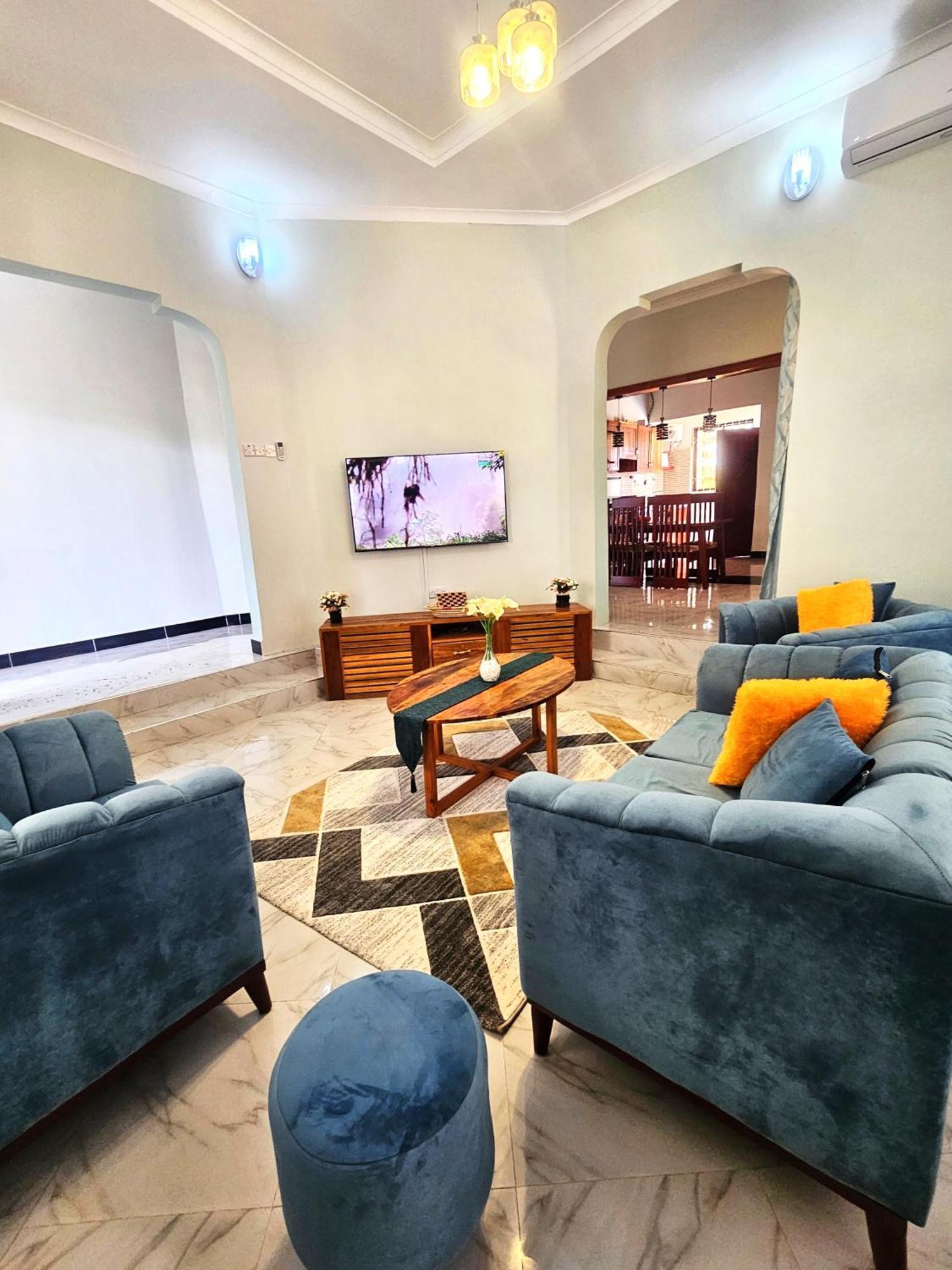 Boma la Ngombe Safi House Bed & Breakfast エクステリア 写真