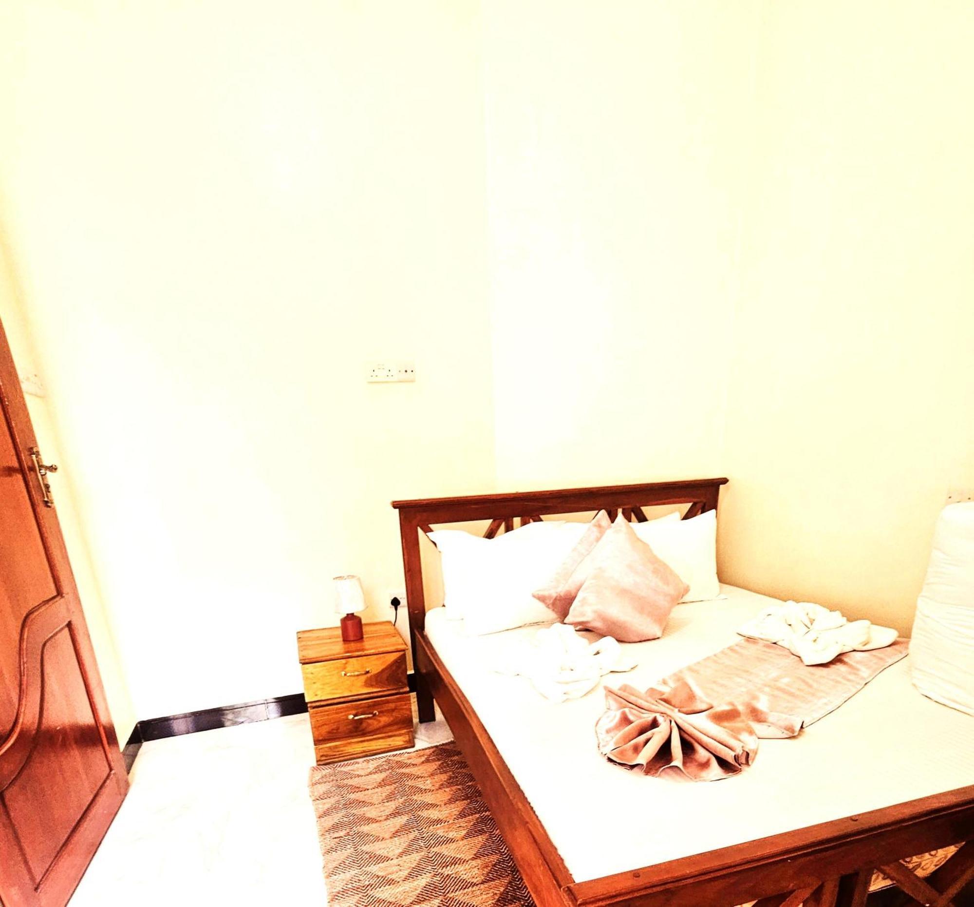 Boma la Ngombe Safi House Bed & Breakfast エクステリア 写真