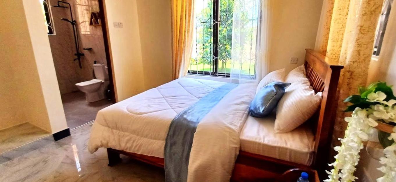 Boma la Ngombe Safi House Bed & Breakfast エクステリア 写真