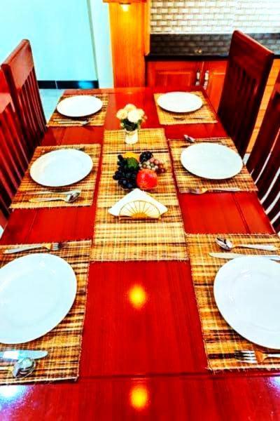 Boma la Ngombe Safi House Bed & Breakfast エクステリア 写真