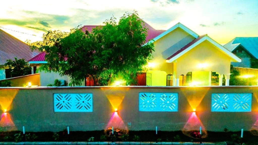 Boma la Ngombe Safi House Bed & Breakfast エクステリア 写真