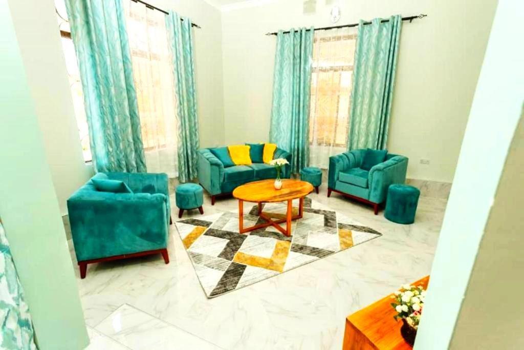 Boma la Ngombe Safi House Bed & Breakfast エクステリア 写真