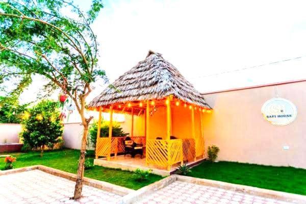 Boma la Ngombe Safi House Bed & Breakfast エクステリア 写真