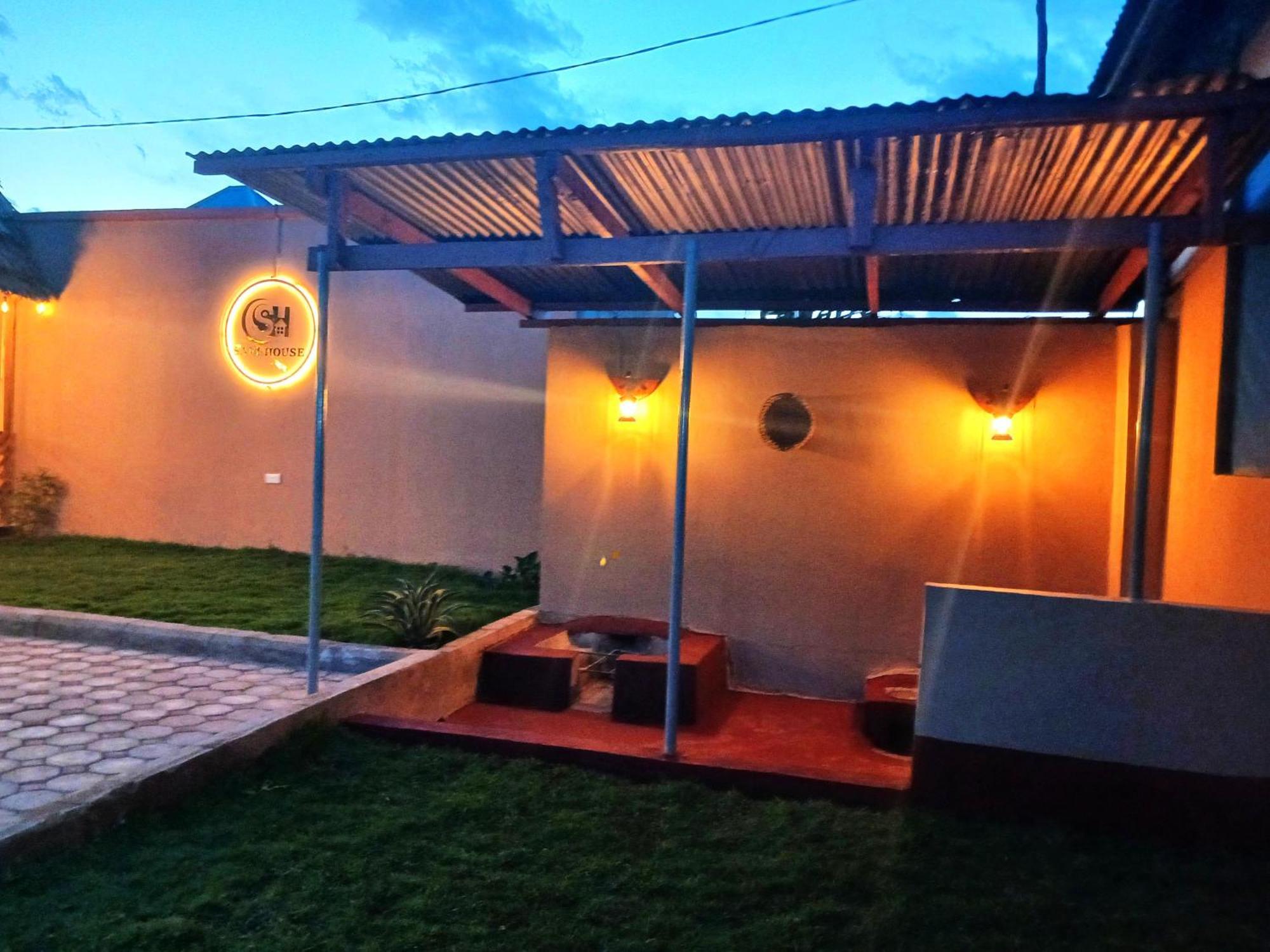 Boma la Ngombe Safi House Bed & Breakfast エクステリア 写真