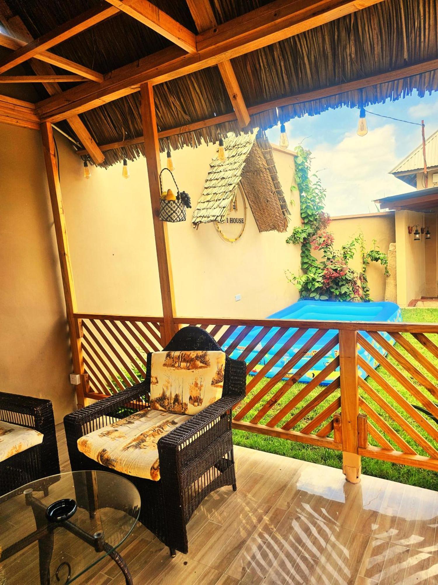 Boma la Ngombe Safi House Bed & Breakfast エクステリア 写真