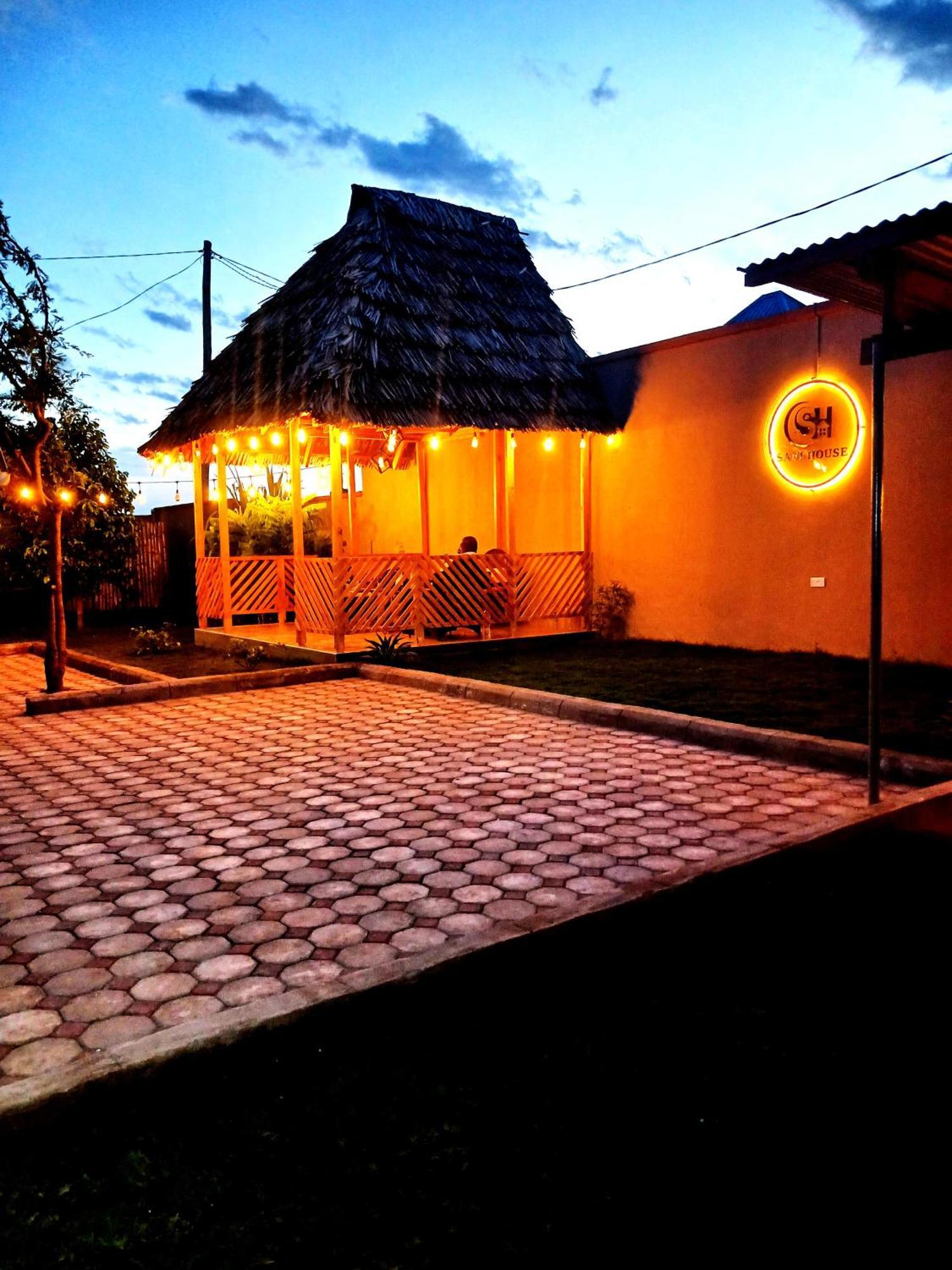 Boma la Ngombe Safi House Bed & Breakfast エクステリア 写真